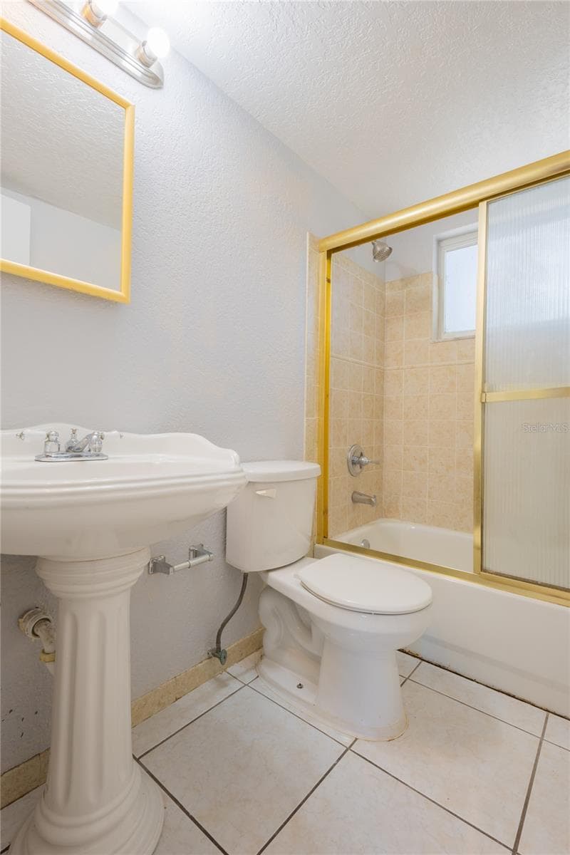 Single Family Residence at 8081 28TH AVE N, ST PETERSBURG, photo 16 of 31