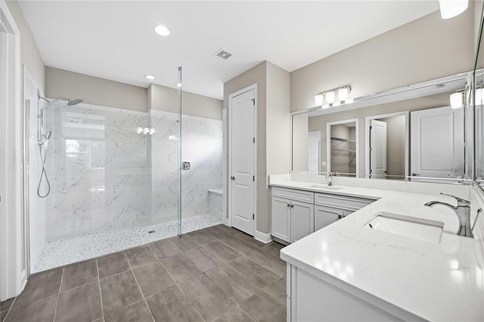 Single Family Residence at 4745 ANTRIM DR, SARASOTA, photo 17 of 39