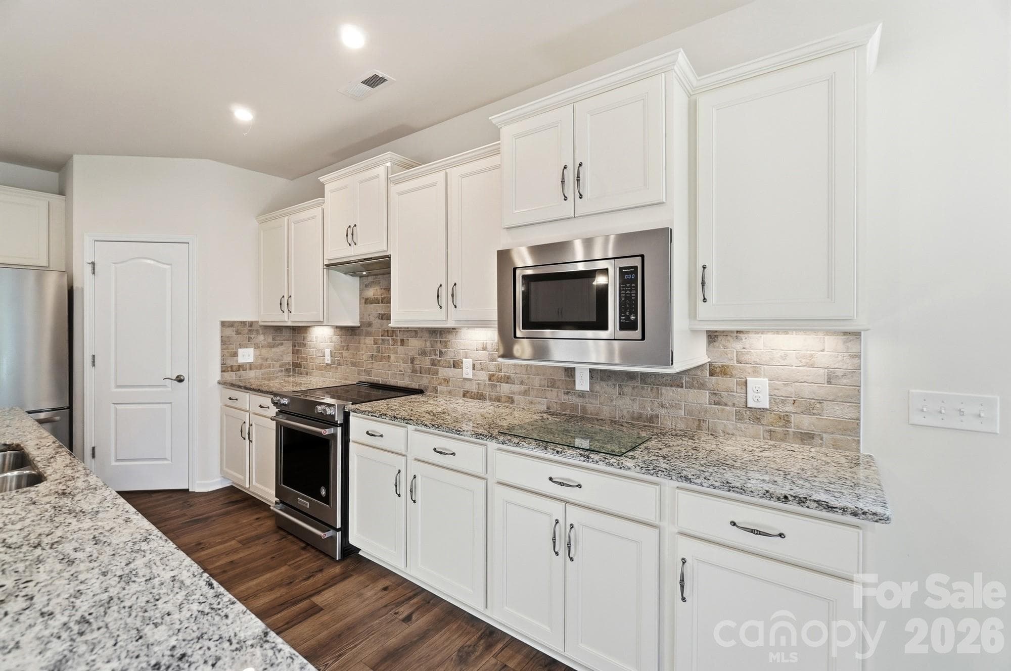 Single Family Residence at 1620 Red Leaf Drive, Fort Mill, photo 12 of 42