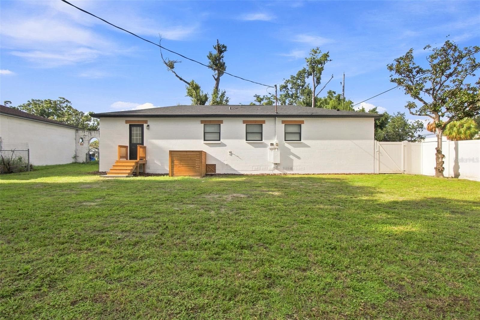 Single Family Residence at 1702 W JOHNSTON AVE, TAMPA, photo 7 of 74