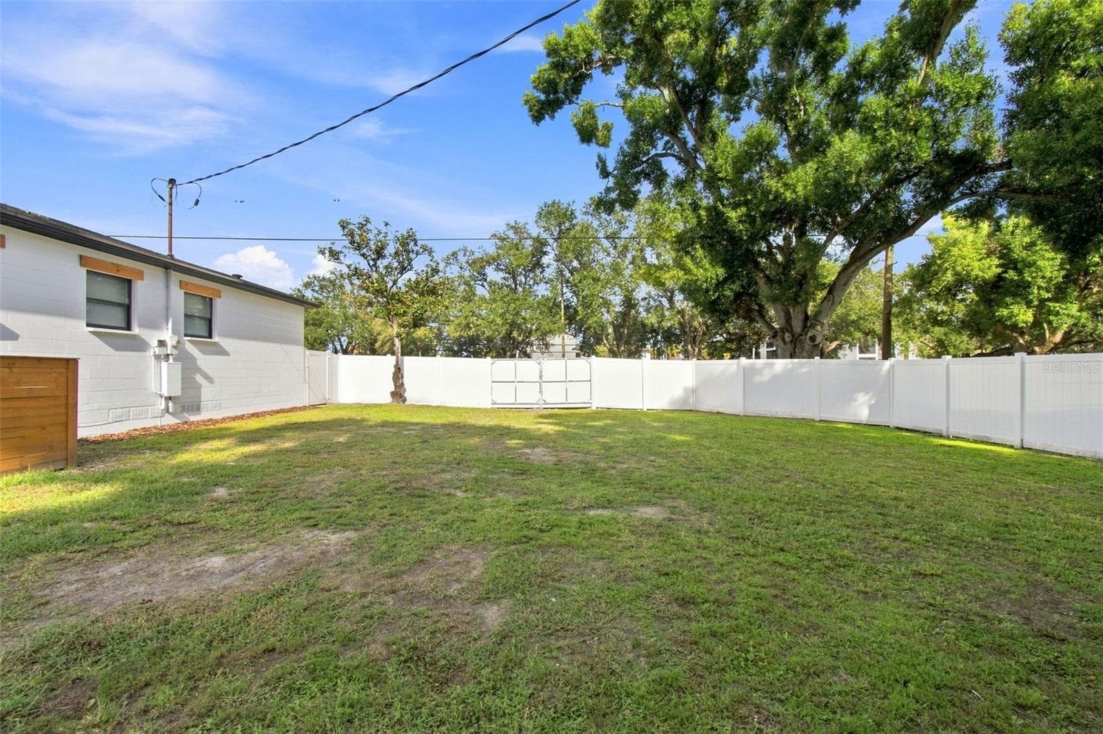 Single Family Residence at 1702 W JOHNSTON AVE, TAMPA, photo 65 of 74