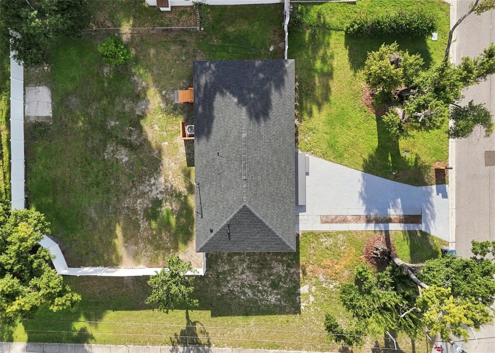 Single Family Residence at 1702 W JOHNSTON AVE, TAMPA, photo 68 of 74