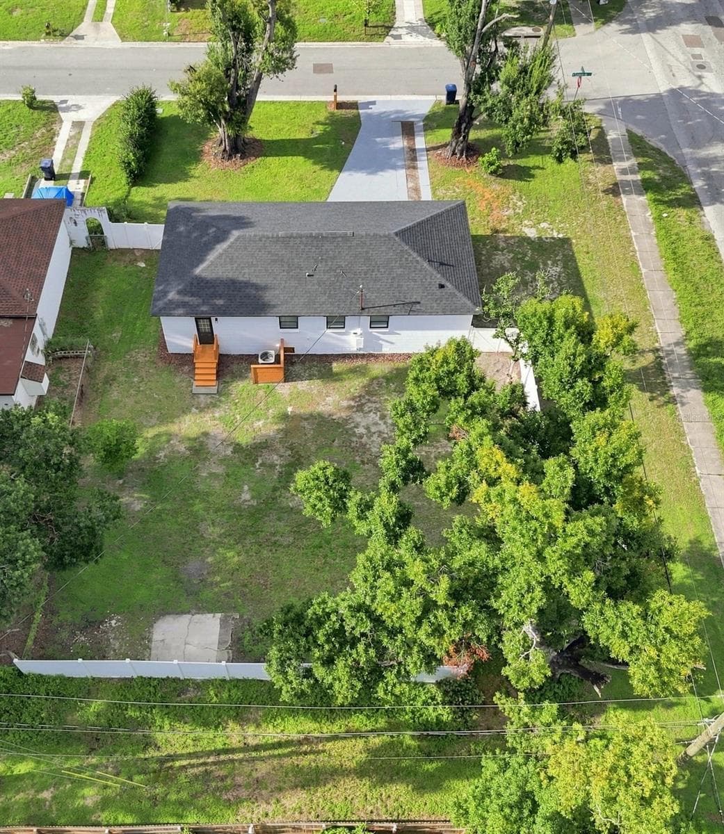 Single Family Residence at 1702 W JOHNSTON AVE, TAMPA, photo 69 of 74