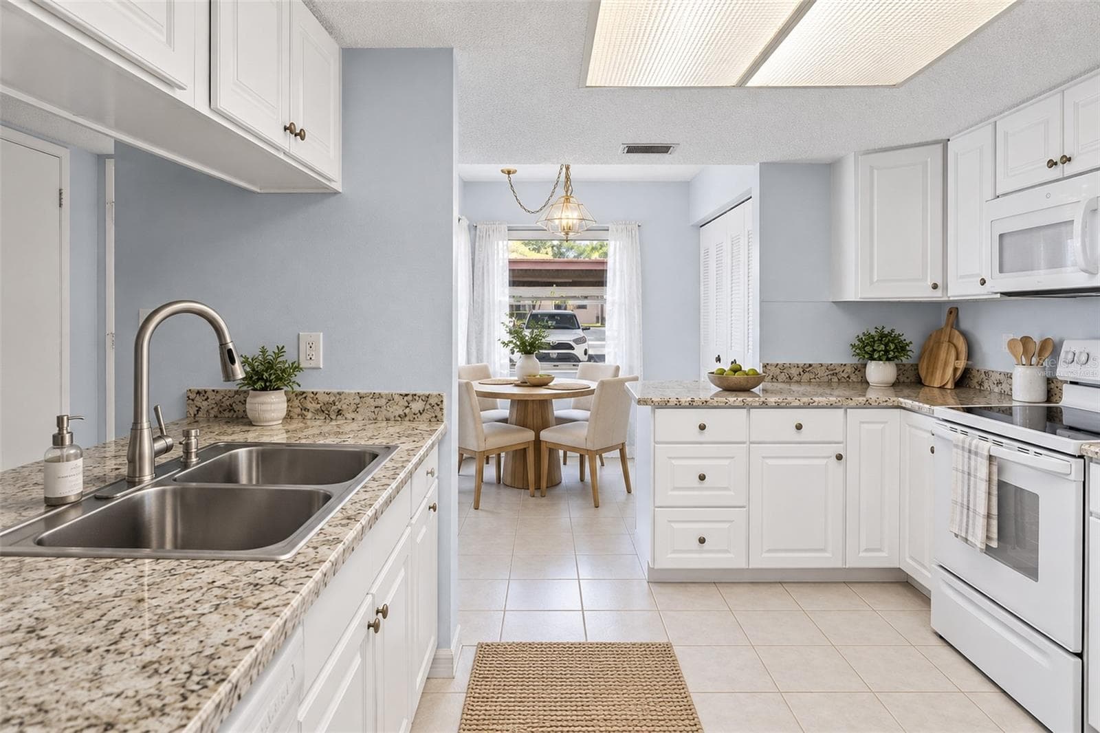 Eat in Kitchen Virtually Staged - 3806 STAYSAIL LN, HOLIDAY