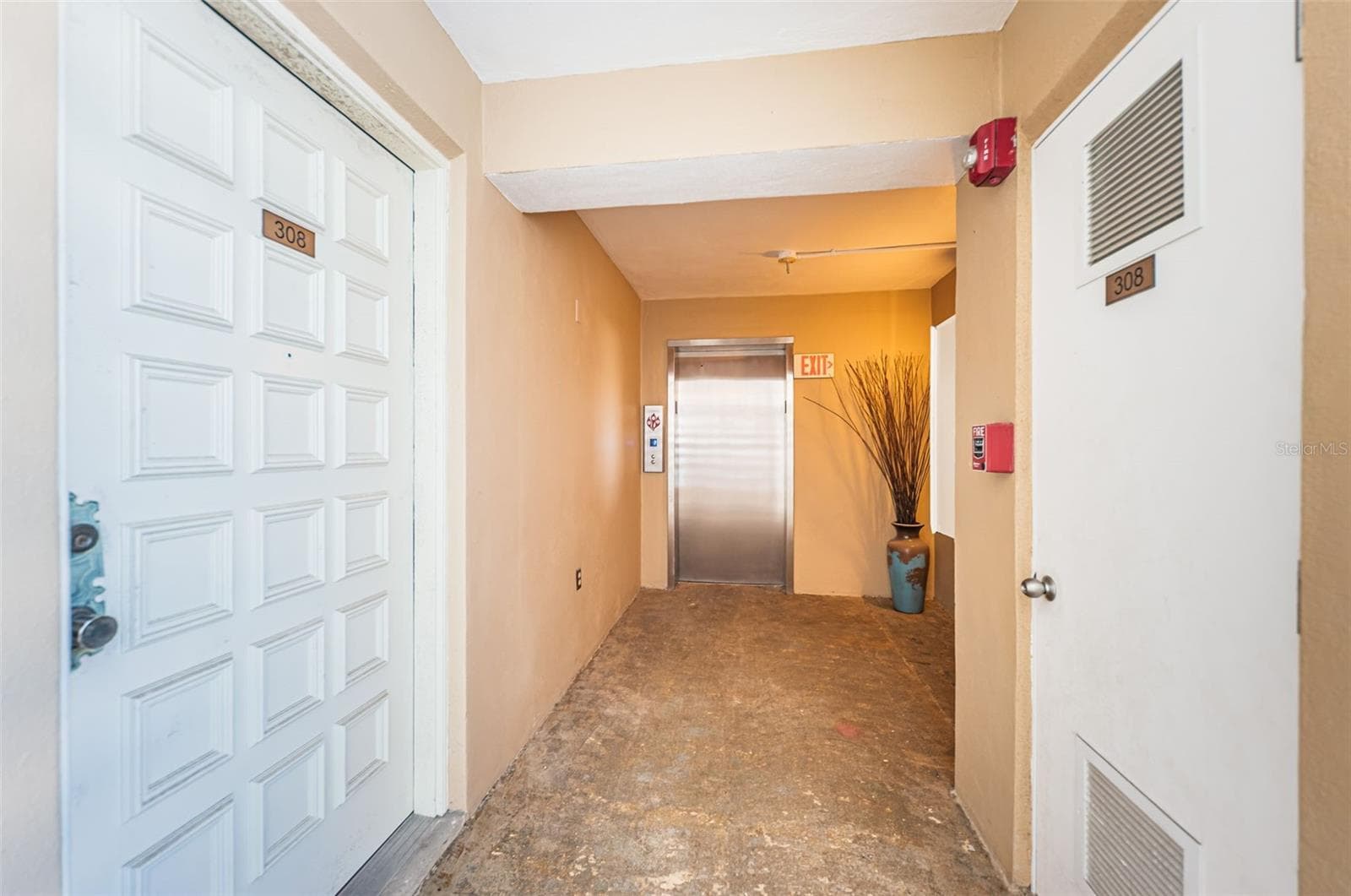 Entry & Storage Room across the hall - 700 BEACH DR NE #308, ST PETERSBURG