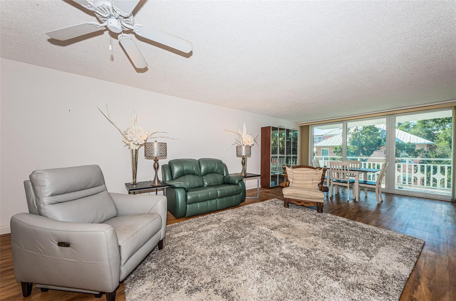 Living Room - 700 BEACH DR NE #308, ST PETERSBURG