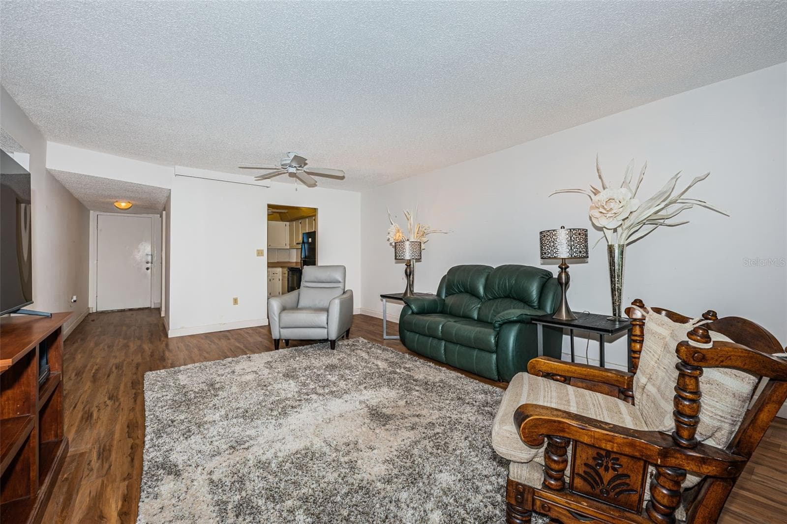 Living Room - 700 BEACH DR NE #308, ST PETERSBURG