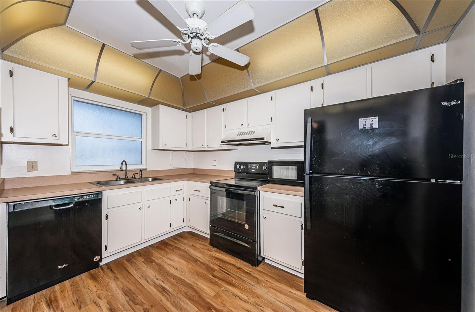 Large Kitchen - 700 BEACH DR NE #308, ST PETERSBURG