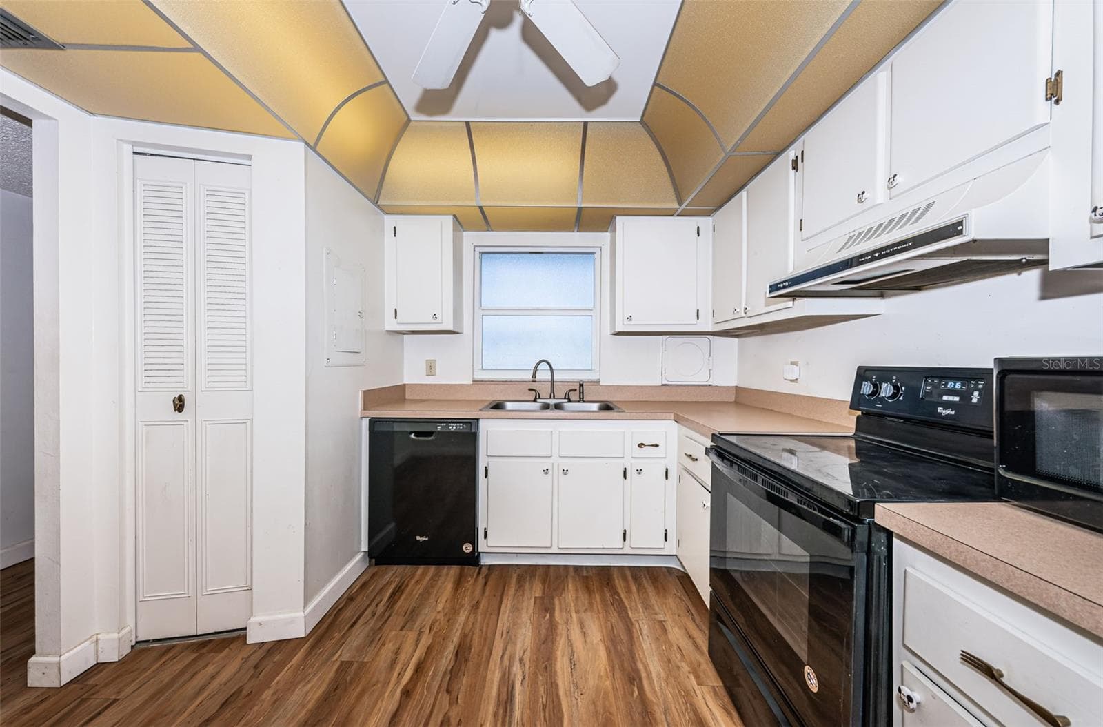 Condominium at 700 BEACH DR NE #308, ST PETERSBURG, photo 28 of 90