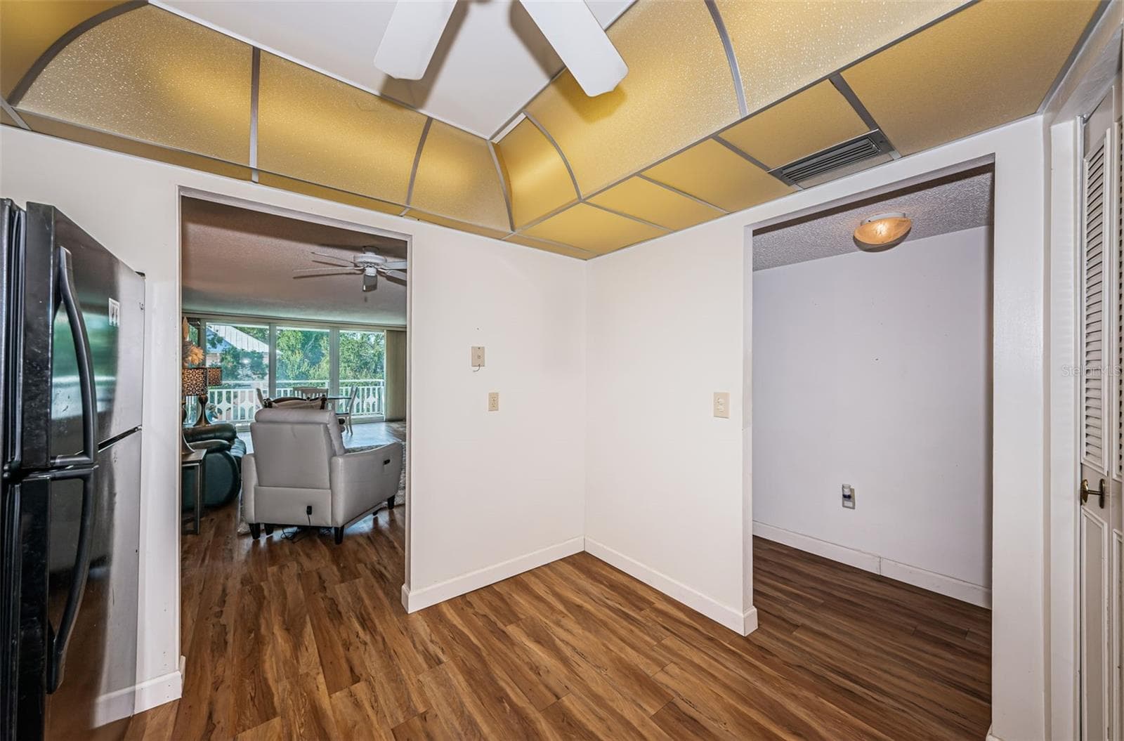 An Eat-in Kitchen table could easily be here! - 700 BEACH DR NE #308, ST PETERSBURG