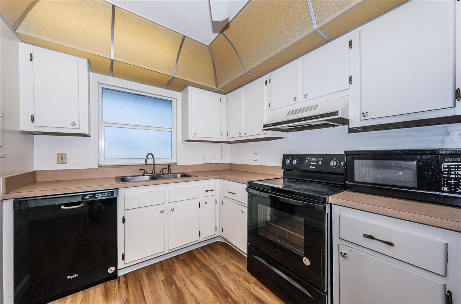 Condominium at 700 BEACH DR NE #308, ST PETERSBURG, photo 32 of 90