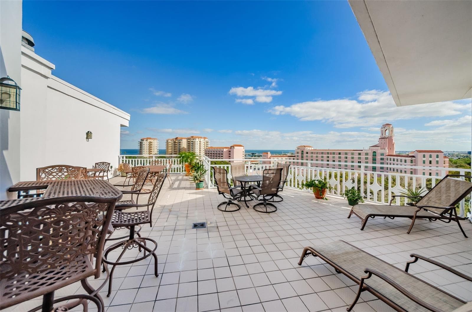 Rooftop Sundeck for Social gatherings and spectacular views! - 700 BEACH DR NE #308, ST PETERSBURG