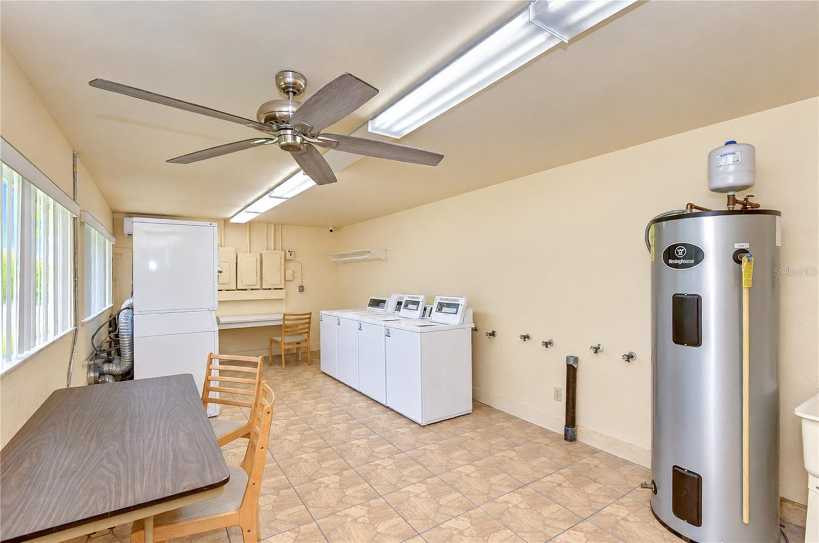 Community Laundry - 4500 E BAY DR #139, CLEARWATER