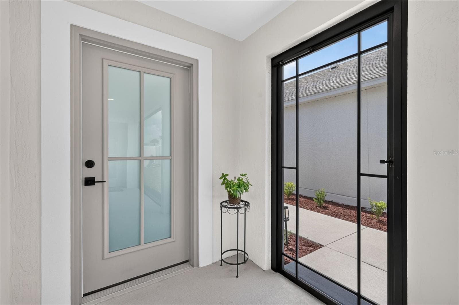 Screened Front Porch and Connecting Garage Entry - 2005 SANTINO AVE, THE VILLAGES