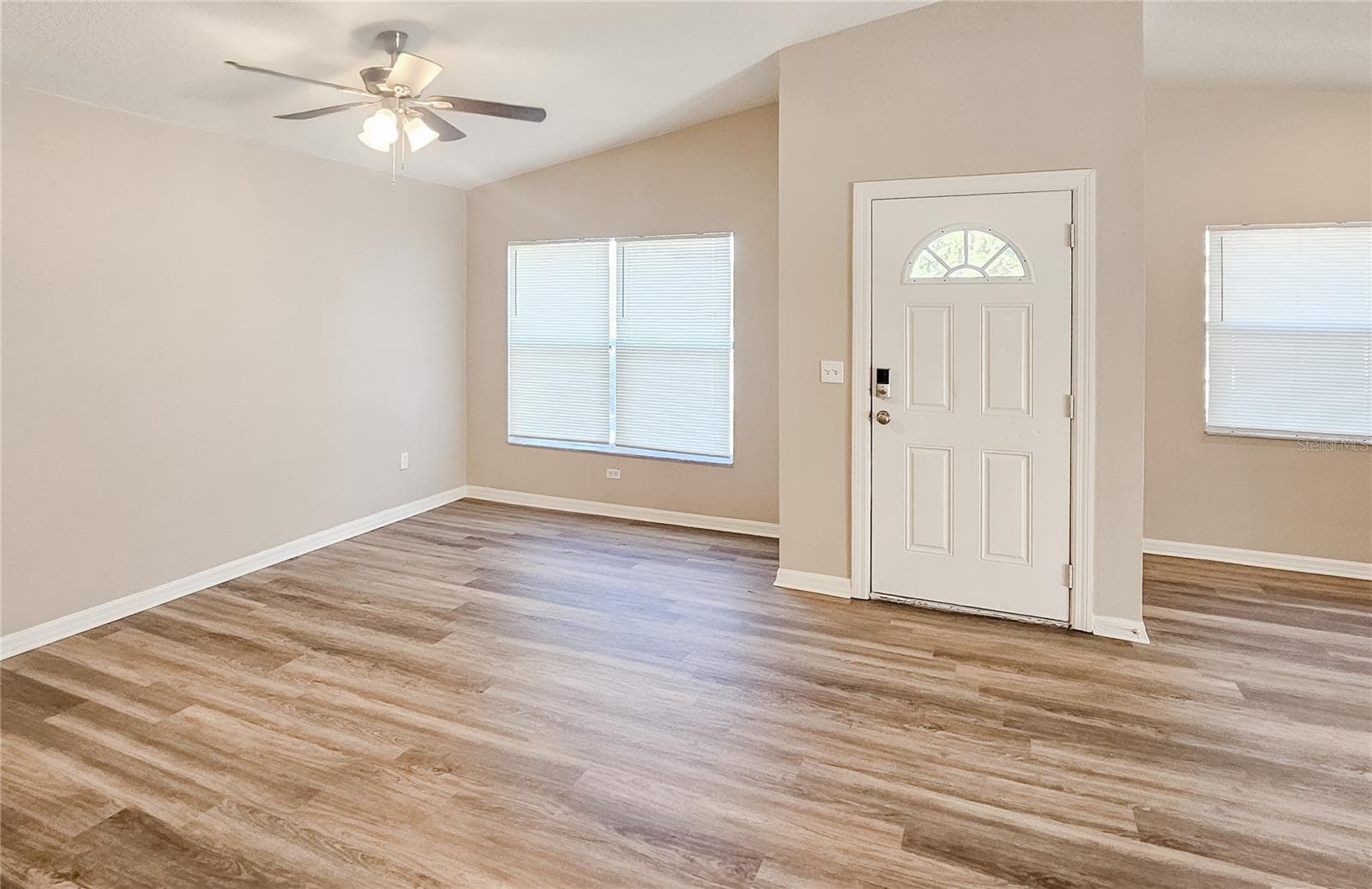 Single Family Residence at 1013 E ESKIMO AVE, TAMPA, photo 2 of 20