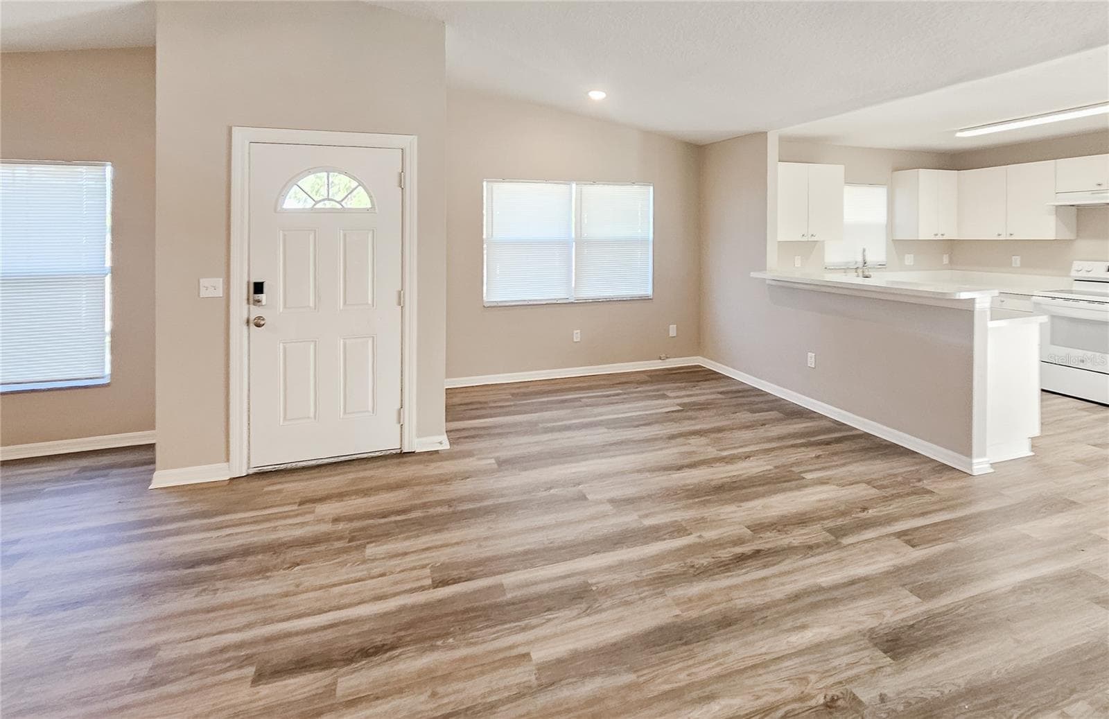 Single Family Residence at 1013 E ESKIMO AVE, TAMPA, photo 3 of 20