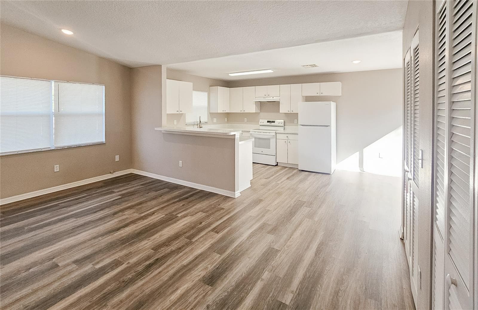 Single Family Residence at 1013 E ESKIMO AVE, TAMPA, photo 6 of 20