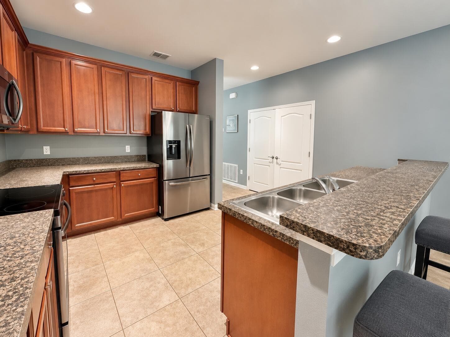 Single Family Residence at 13303 MOSS PARK RIDGE DR, ORLANDO, photo 2 of 27