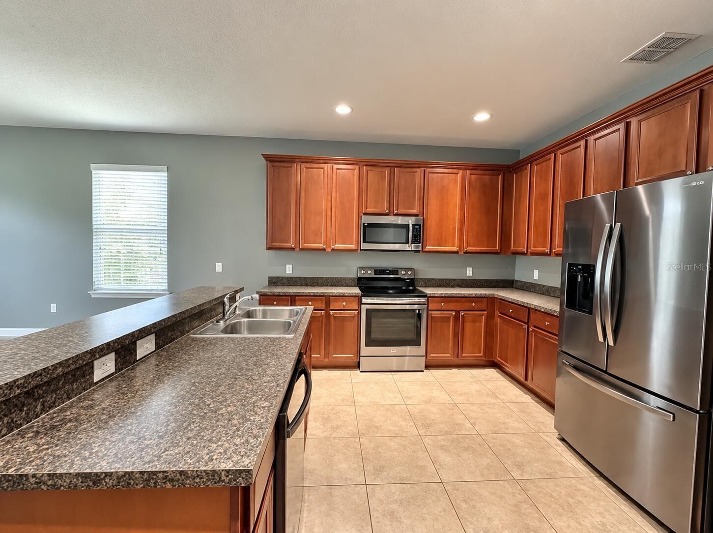 Single Family Residence at 13303 MOSS PARK RIDGE DR, ORLANDO, photo 3 of 27