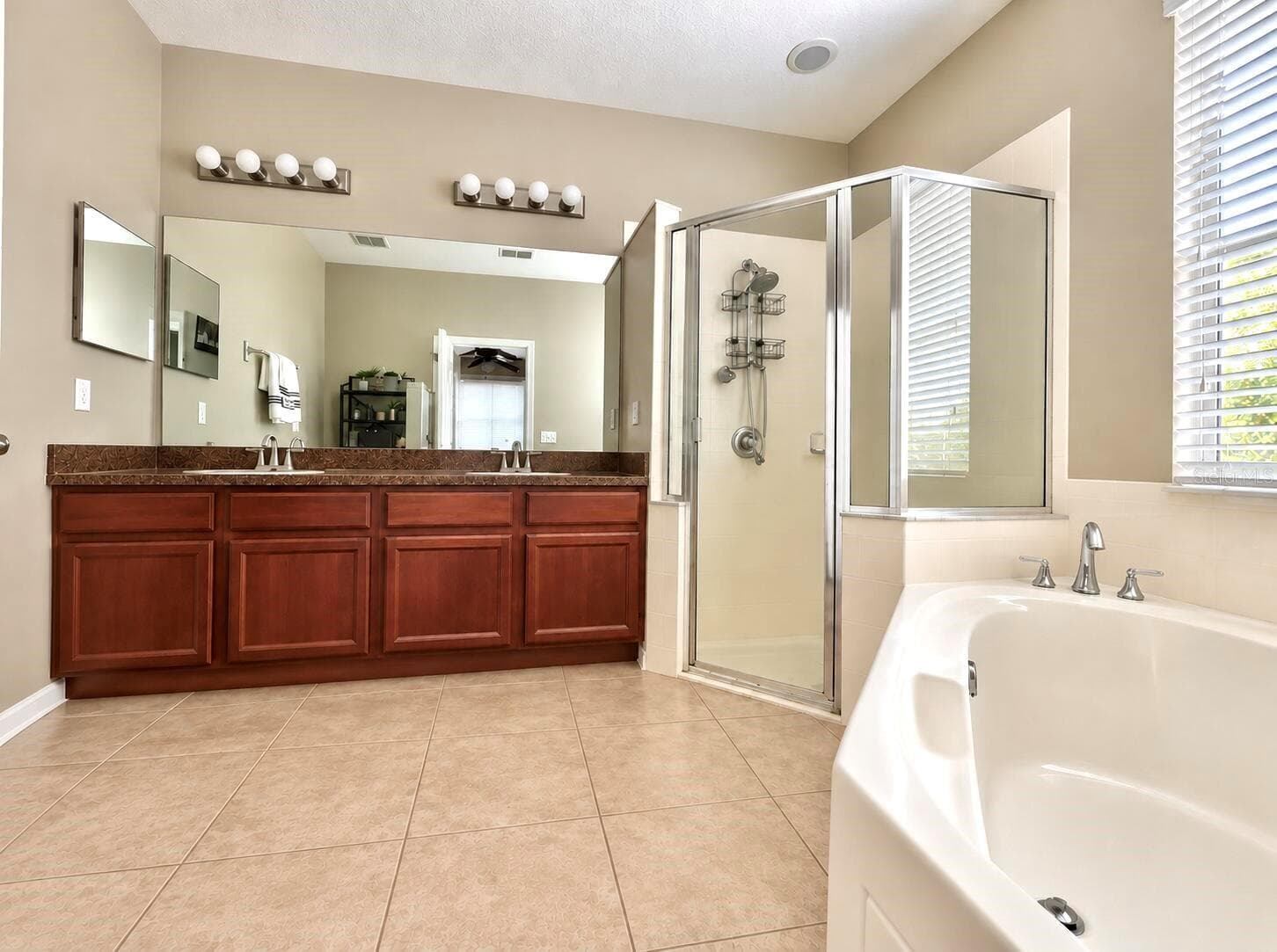Single Family Residence at 13303 MOSS PARK RIDGE DR, ORLANDO, photo 15 of 27
