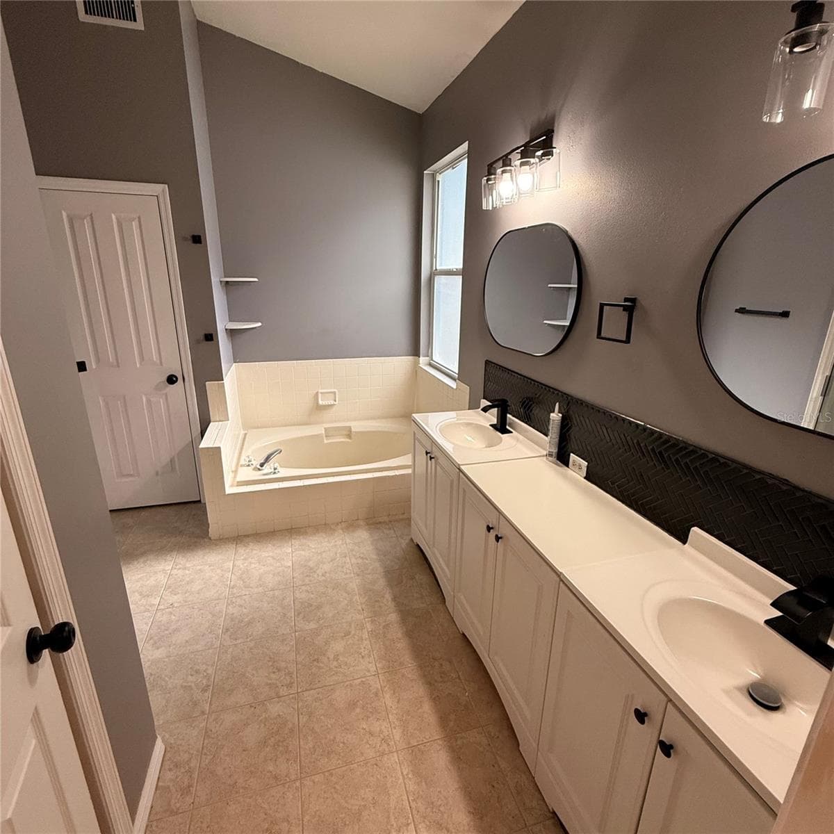 Single Family Residence at 10420 SPRINGROSE DR, TAMPA, photo 18 of 30