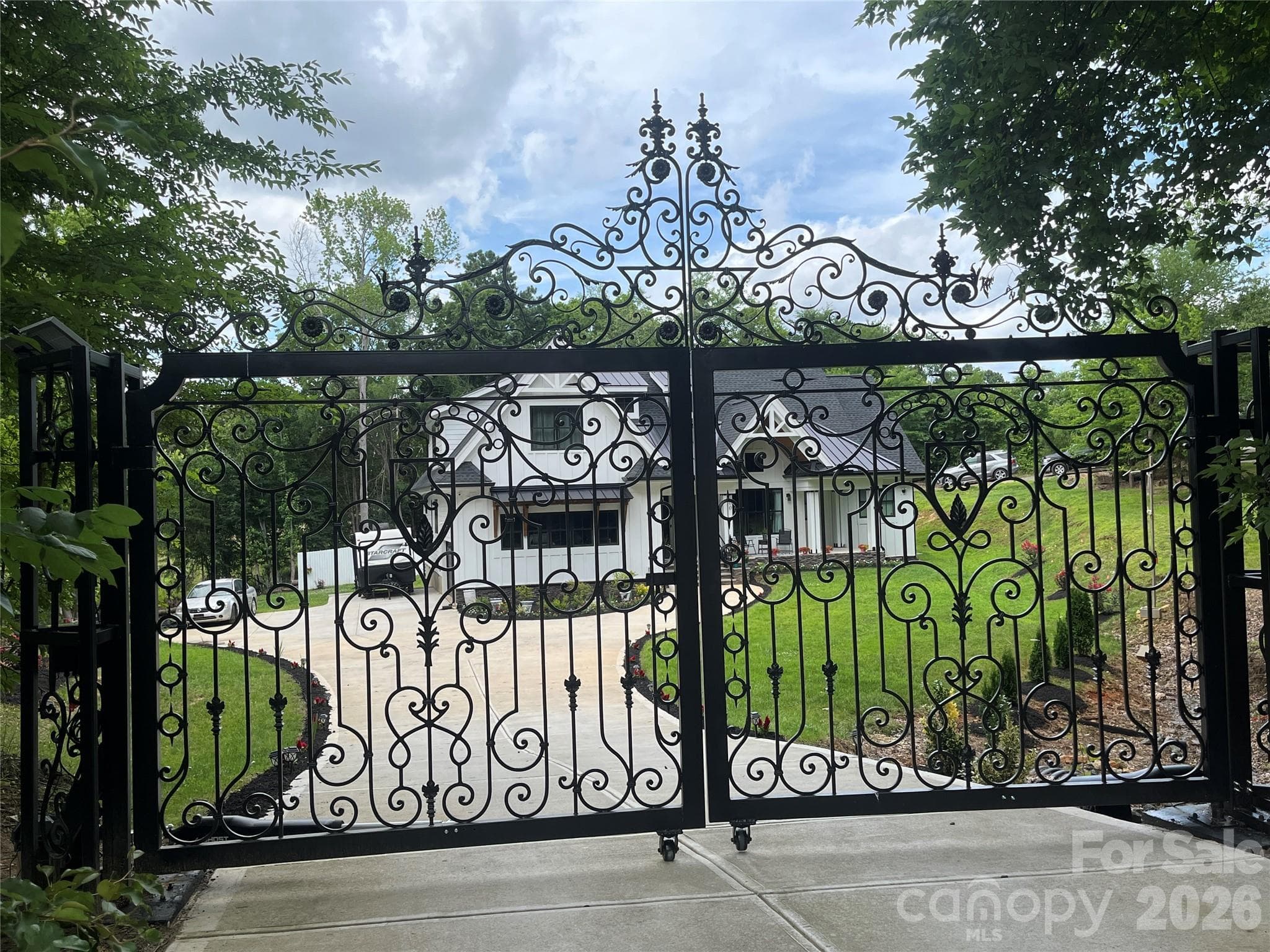Single Family Residence at 900 Houston Heights Road, Charlotte, photo 2 of 44