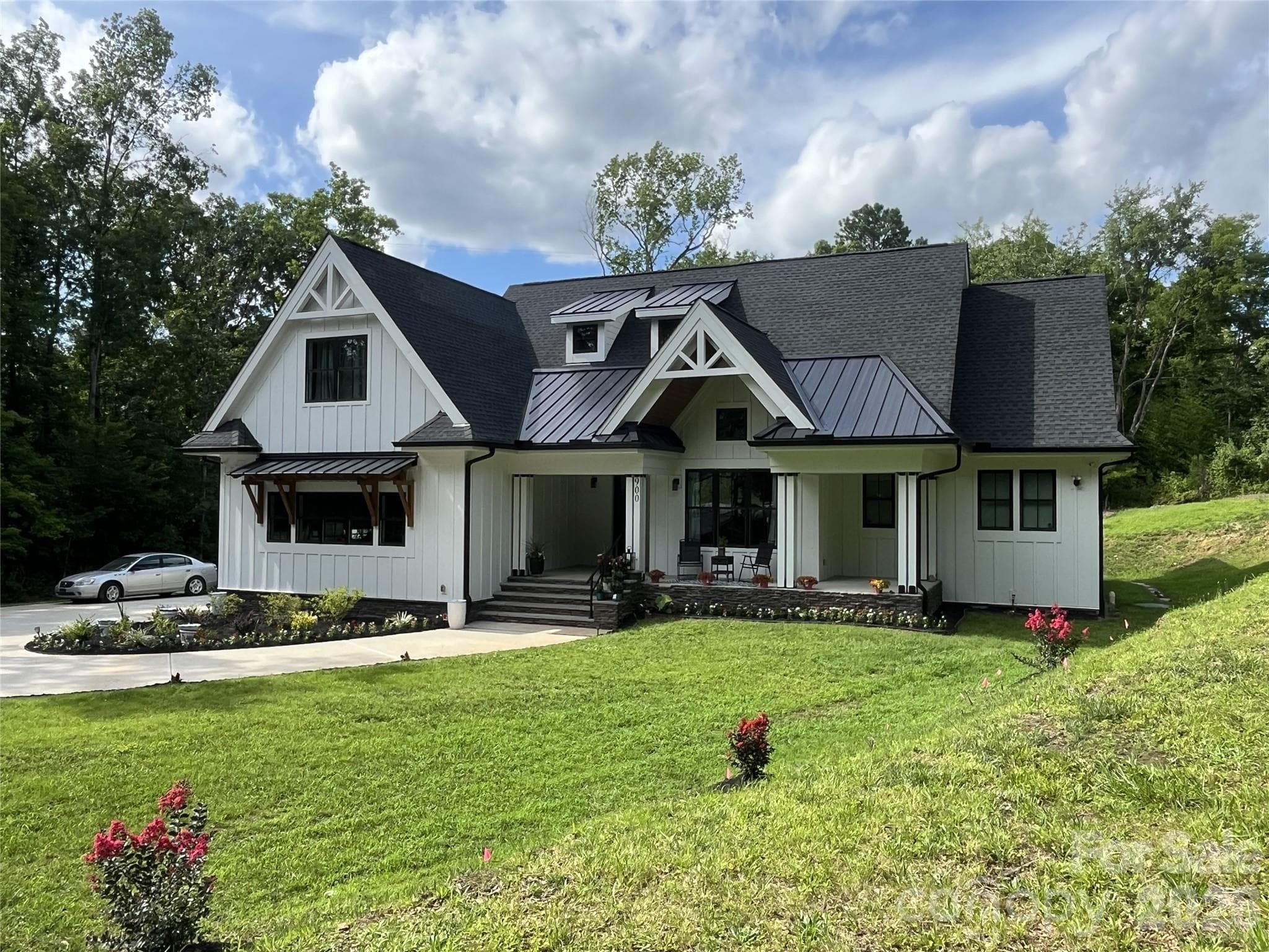 Single Family Residence at 900 Houston Heights Road, Charlotte, photo 3 of 44