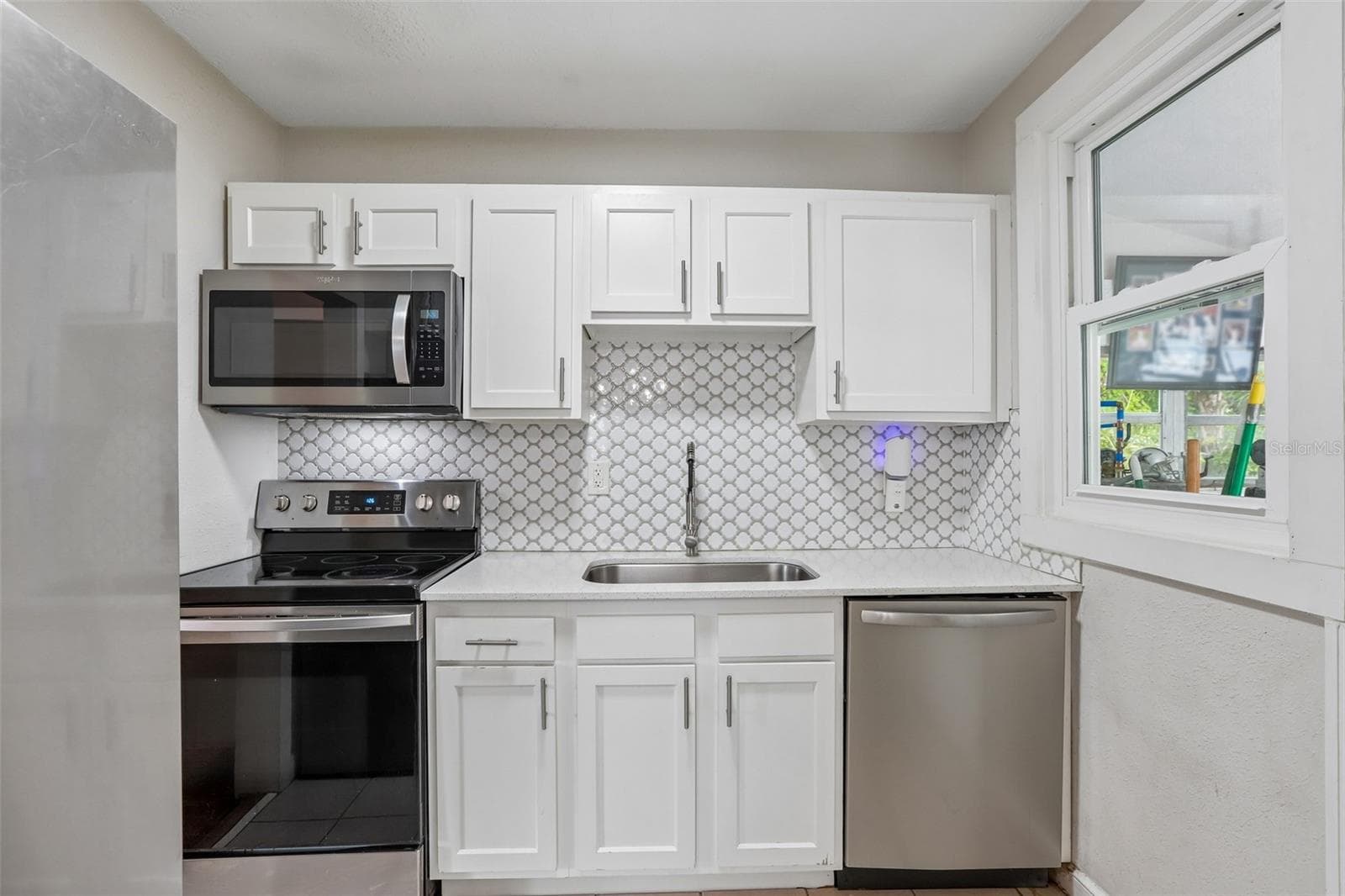 Single Family Residence at 789 16TH AVE S, ST PETERSBURG, photo 9 of 23