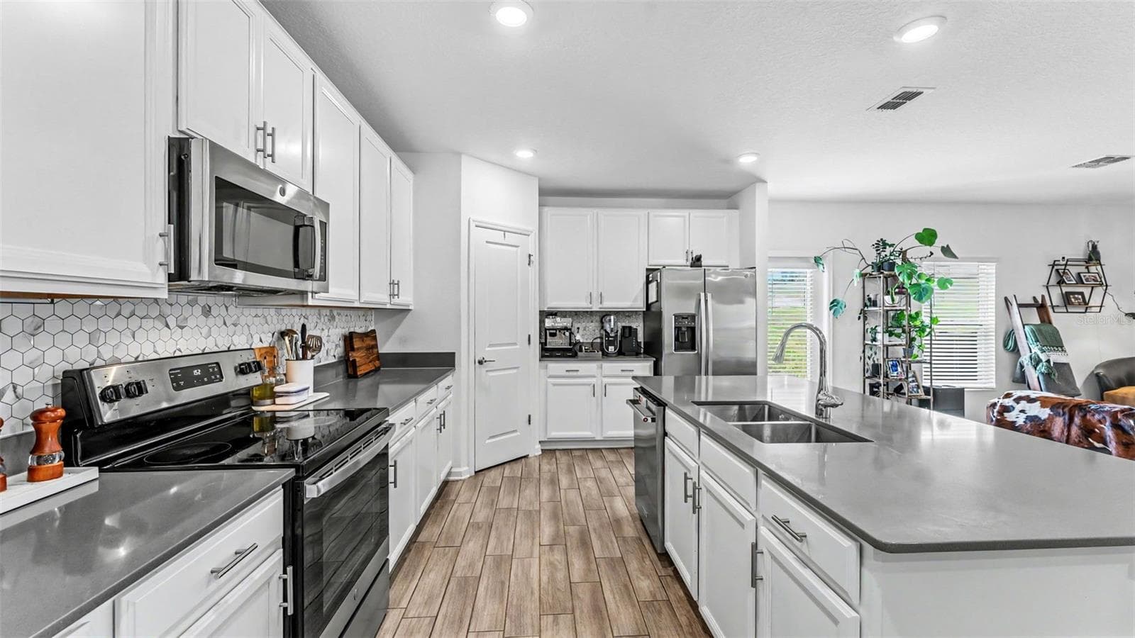 Single Family Residence at 1143 POMELO ST, DAVENPORT, photo 6 of 51