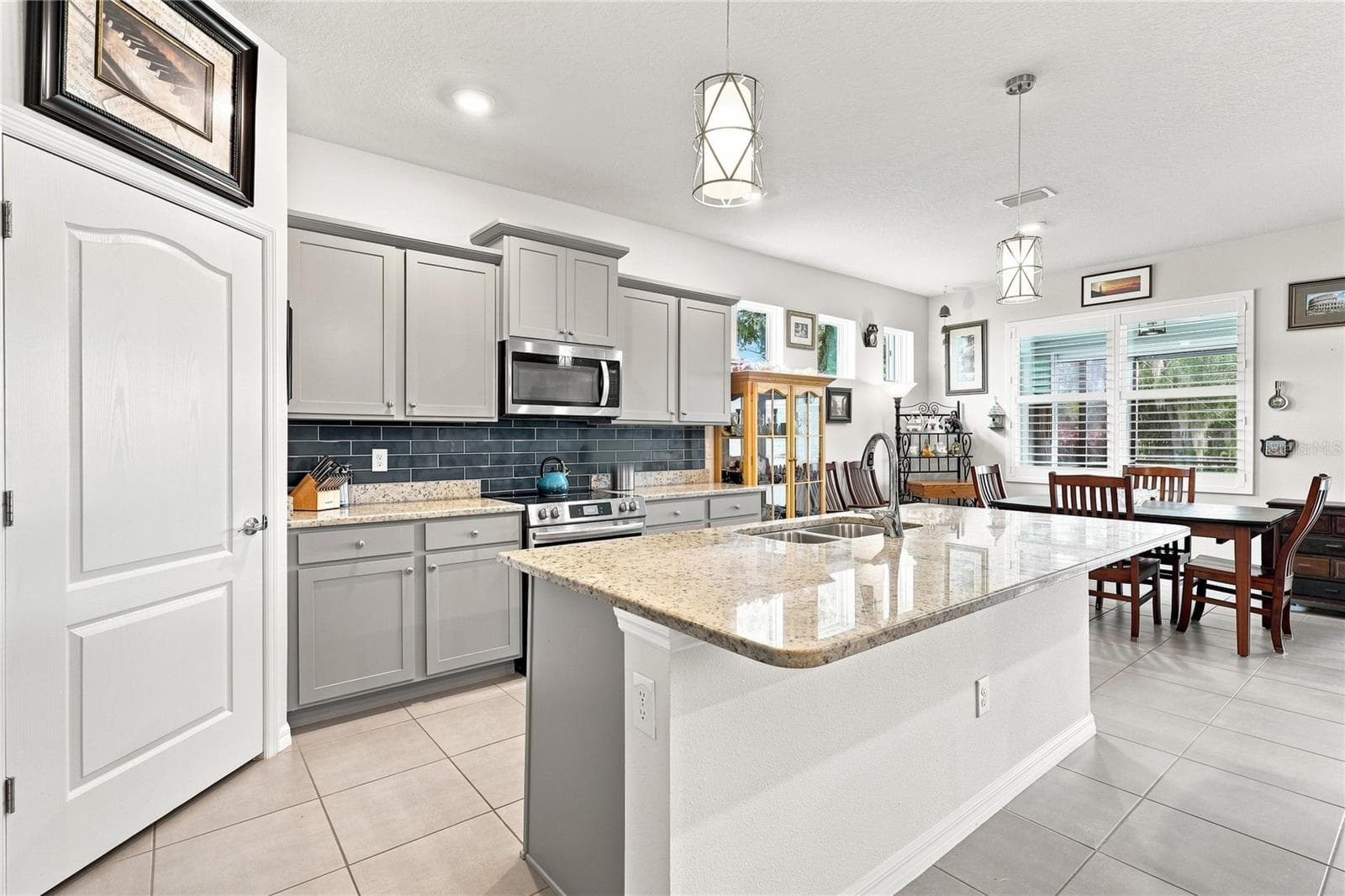 Single Family Residence at 5711 OAK BRIDGE CT, BRADENTON, photo 10 of 51