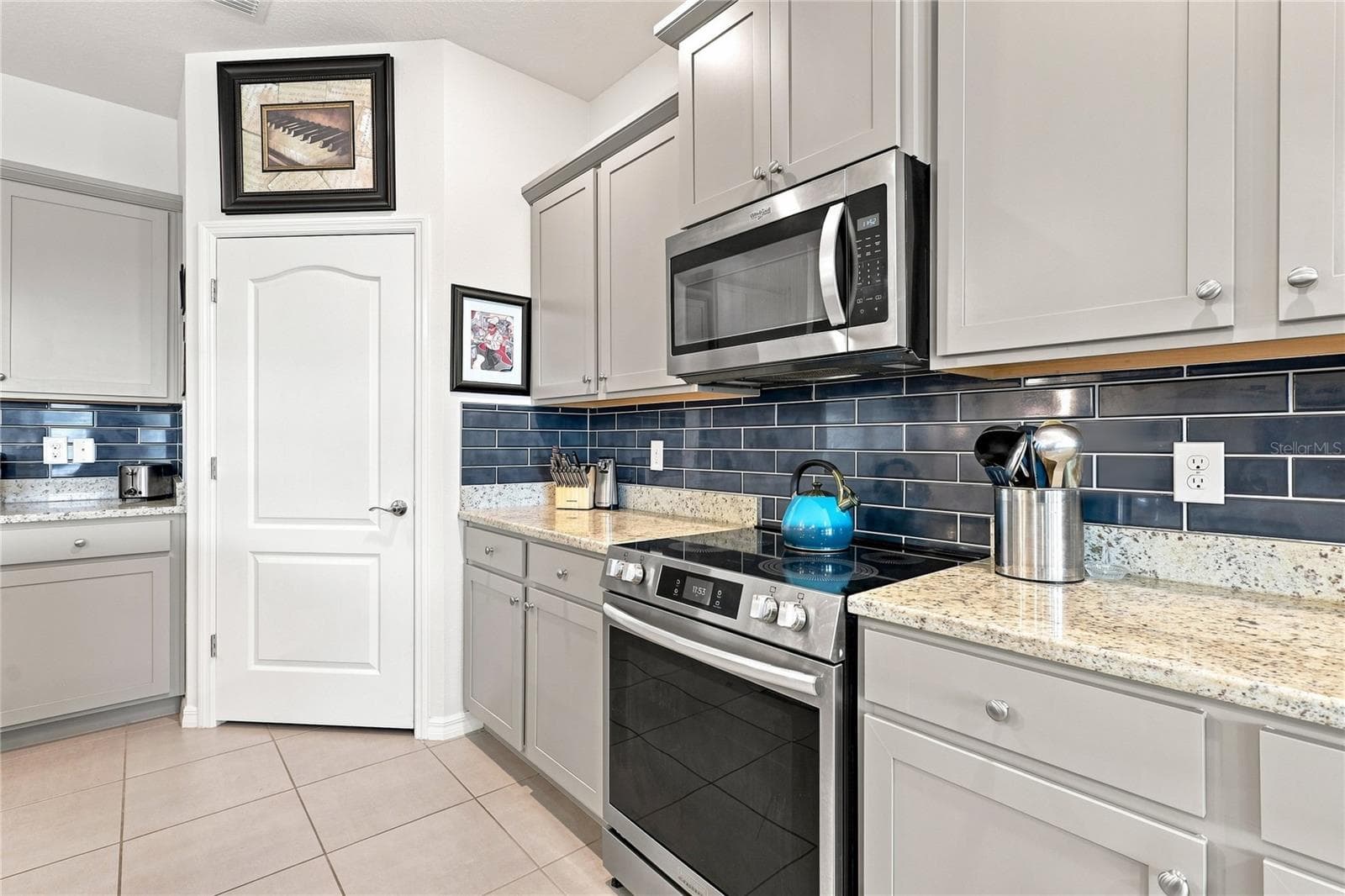 Single Family Residence at 5711 OAK BRIDGE CT, BRADENTON, photo 12 of 51
