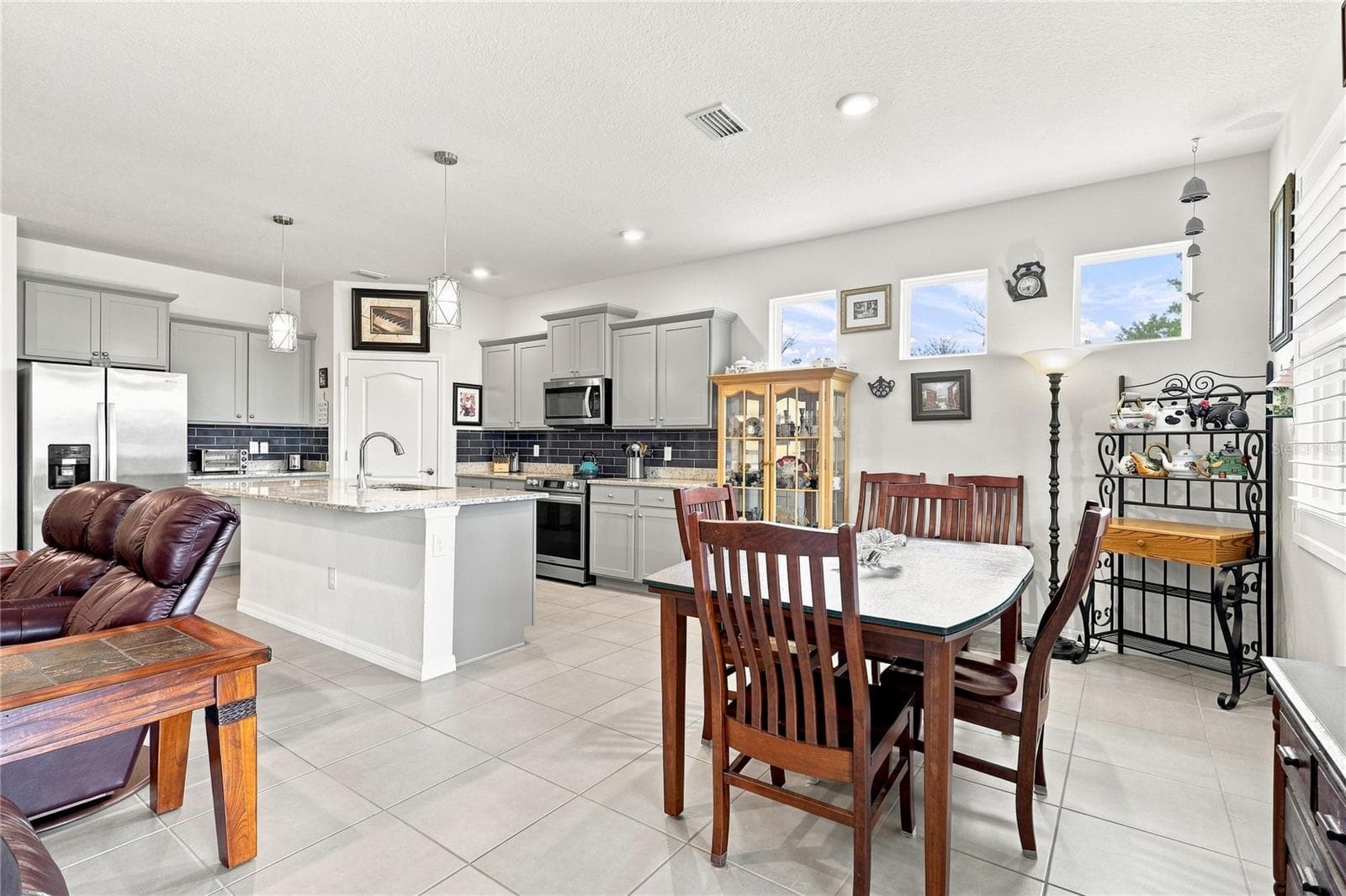 Single Family Residence at 5711 OAK BRIDGE CT, BRADENTON, photo 16 of 51