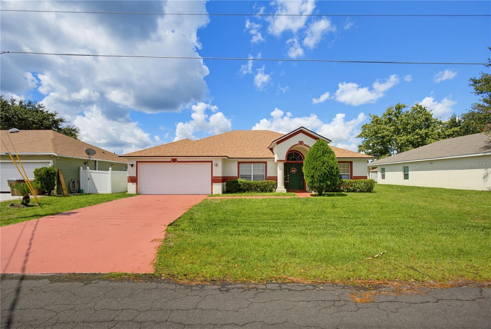 Single Family Residence at 672 BASINGSTOKE CT, KISSIMMEE, photo 3 of 28