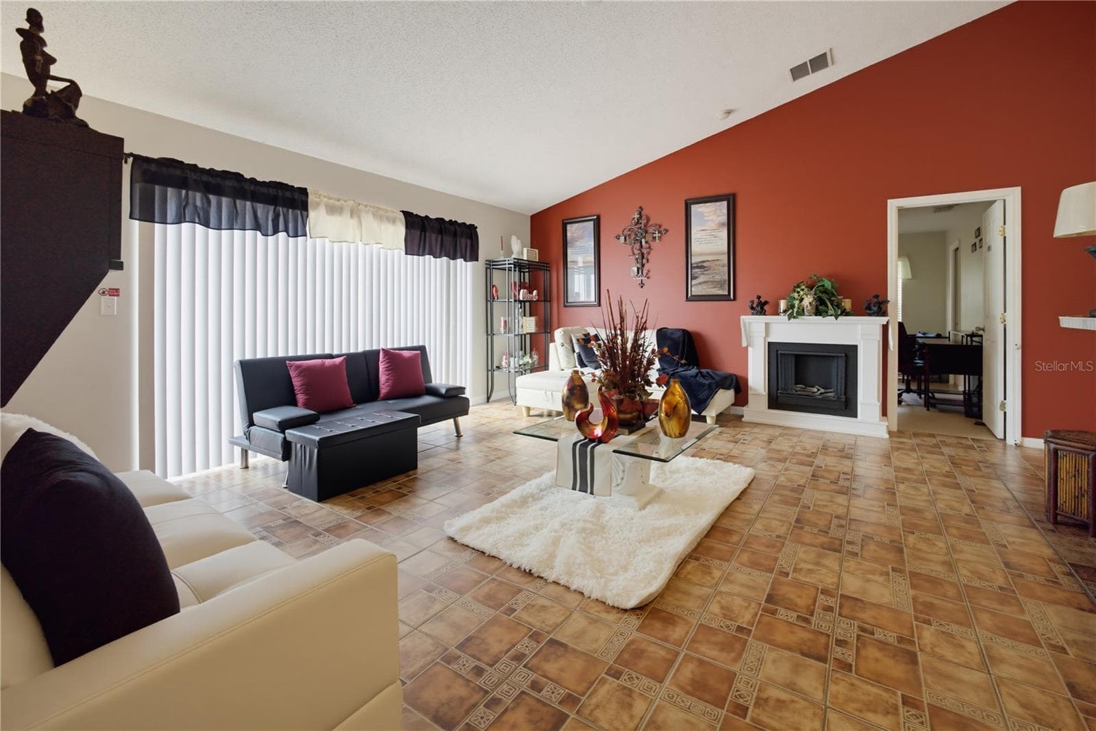 Single Family Residence at 672 BASINGSTOKE CT, KISSIMMEE, photo 7 of 28
