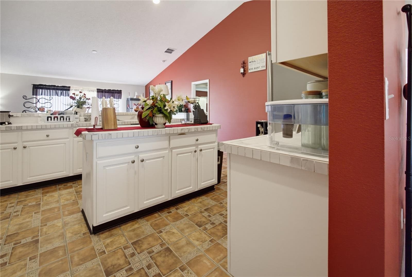 Single Family Residence at 672 BASINGSTOKE CT, KISSIMMEE, photo 9 of 28