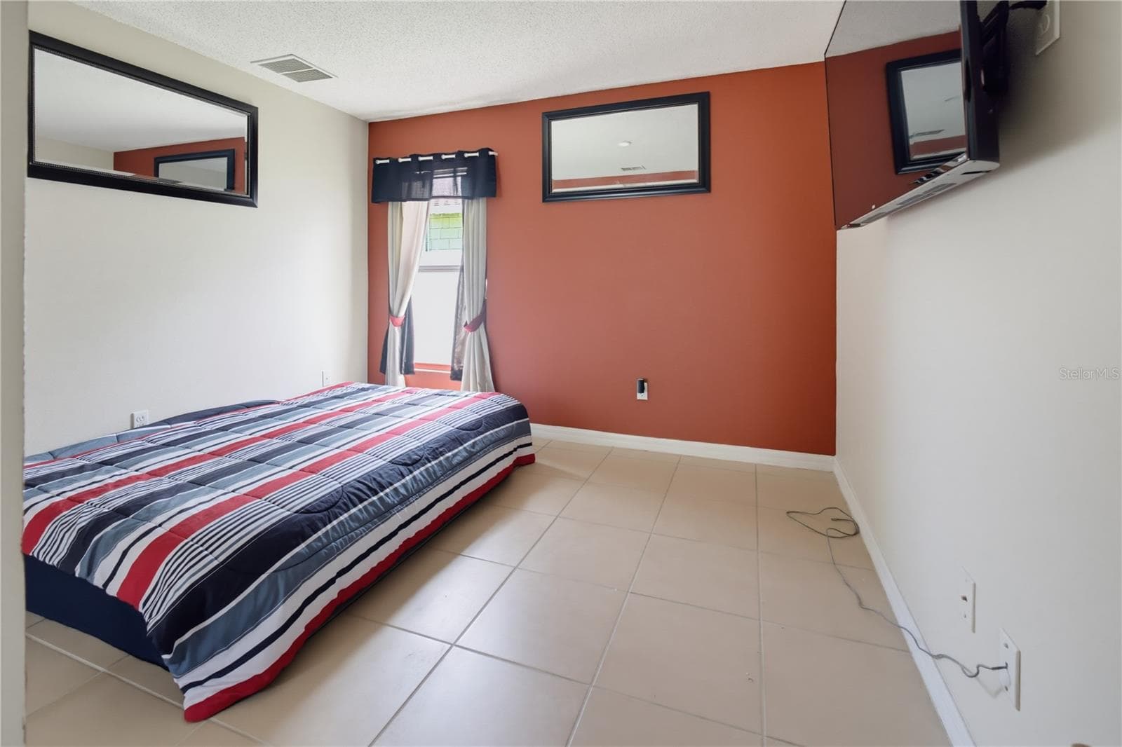 Single Family Residence at 672 BASINGSTOKE CT, KISSIMMEE, photo 15 of 28