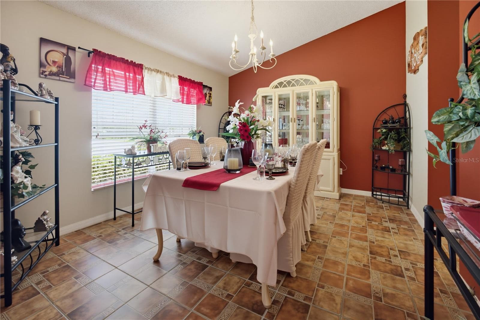 Single Family Residence at 672 BASINGSTOKE CT, KISSIMMEE, photo 17 of 28