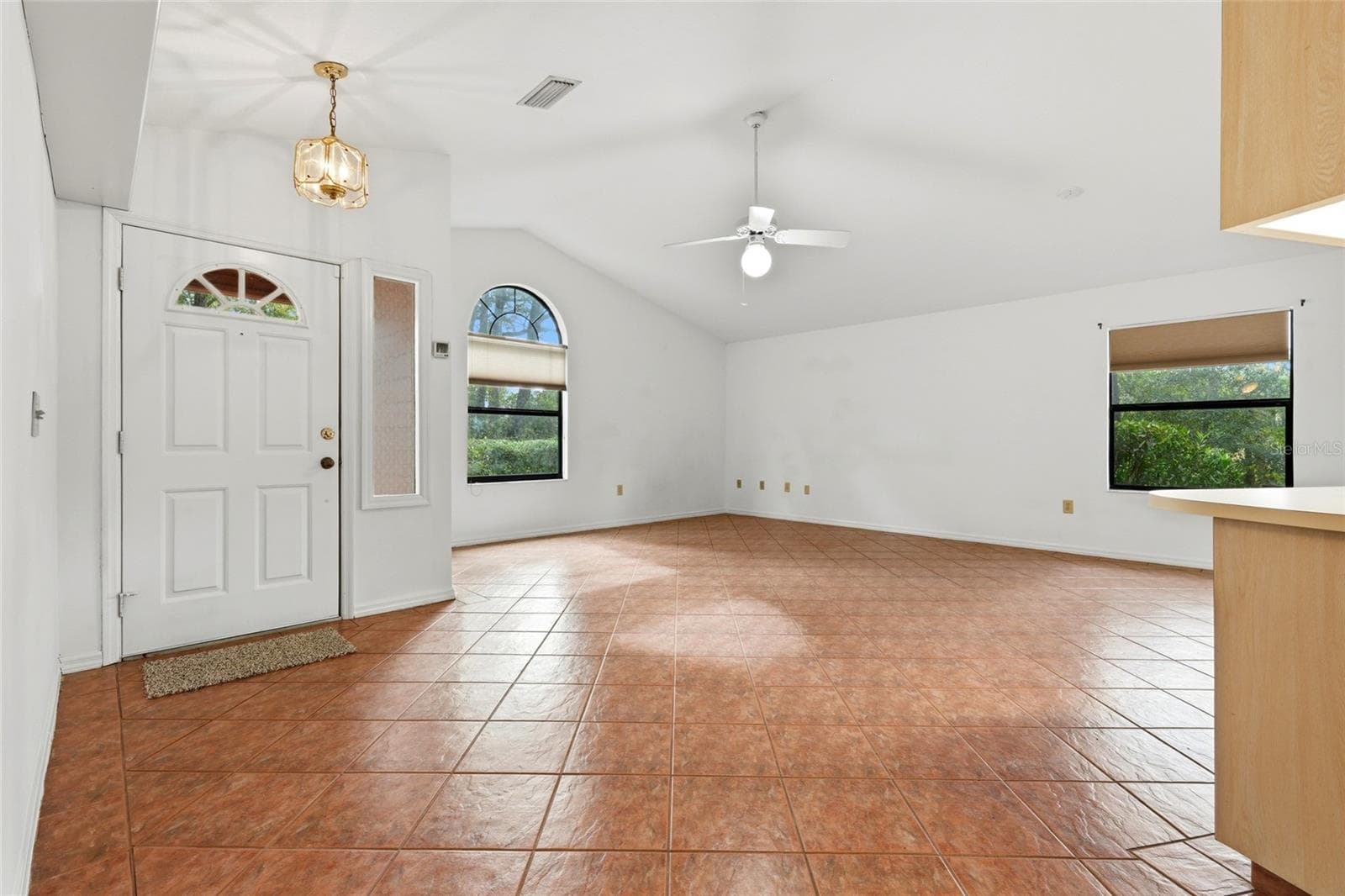 Single Family Residence at 17026 SOUTHSIDE CT, HIGH SPRINGS, photo 6 of 30