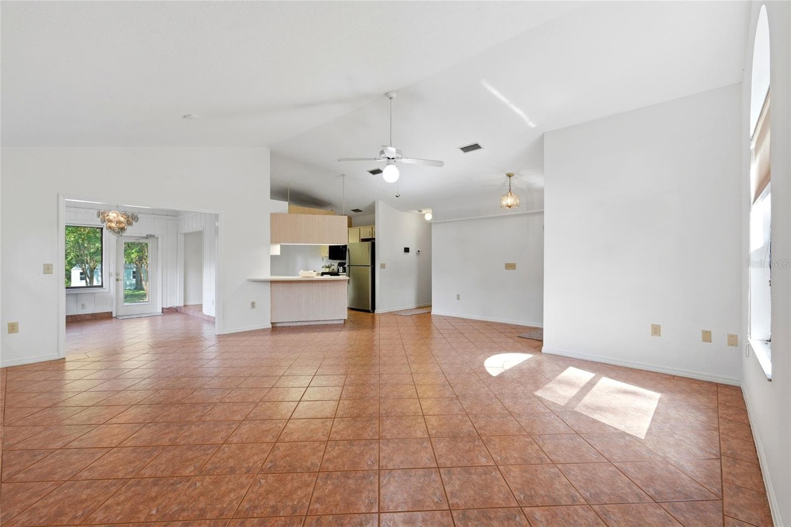Single Family Residence at 17026 SOUTHSIDE CT, HIGH SPRINGS, photo 8 of 30