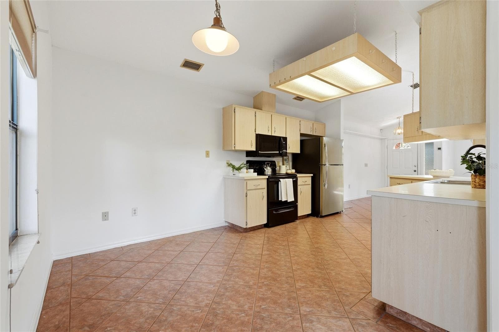 Single Family Residence at 17026 SOUTHSIDE CT, HIGH SPRINGS, photo 17 of 30