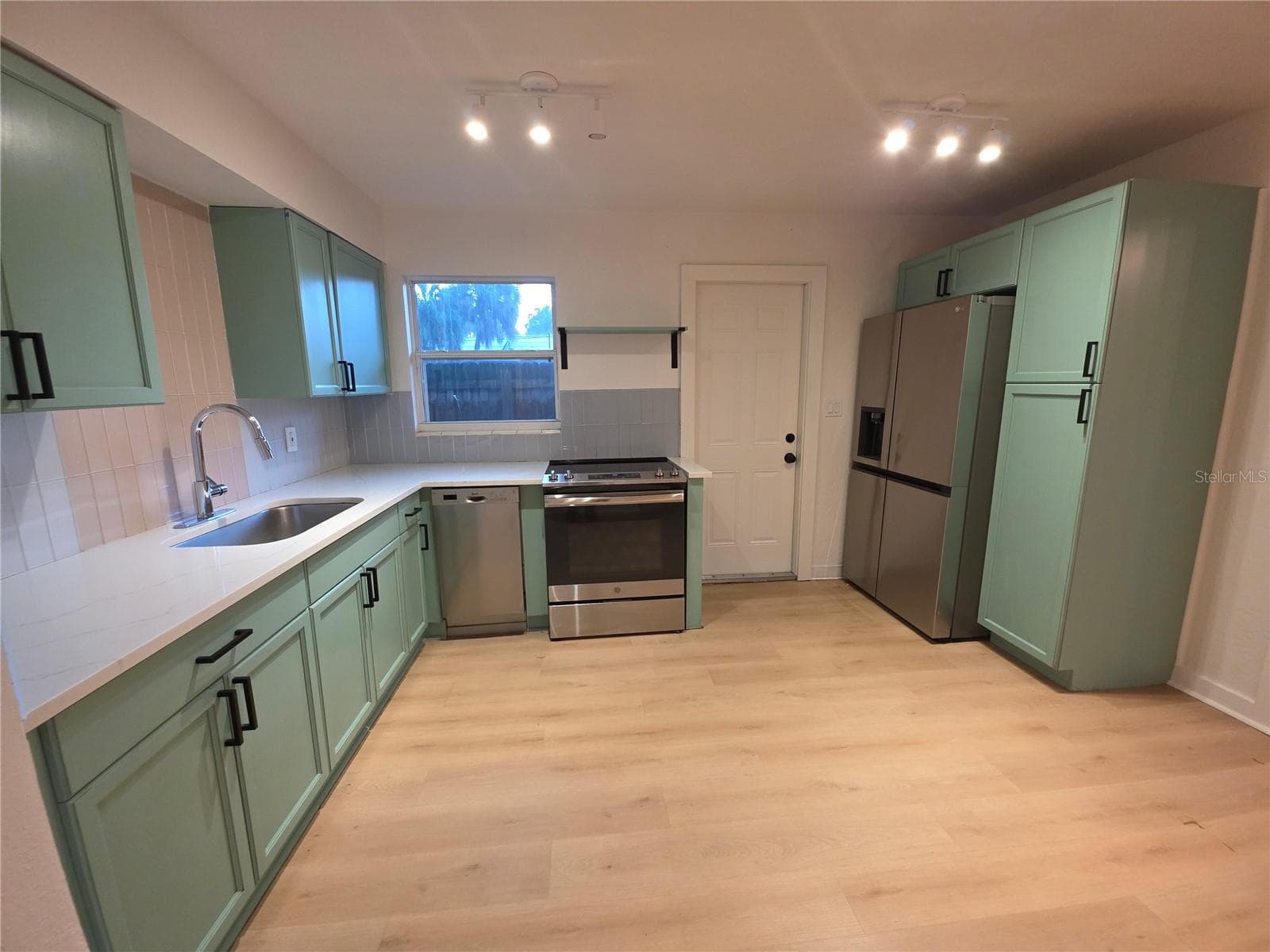 Single Family Residence at 1020 19TH ST S, ST PETERSBURG, photo 3 of 20