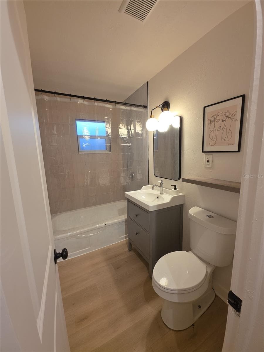 Single Family Residence at 1020 19TH ST S, ST PETERSBURG, photo 6 of 20