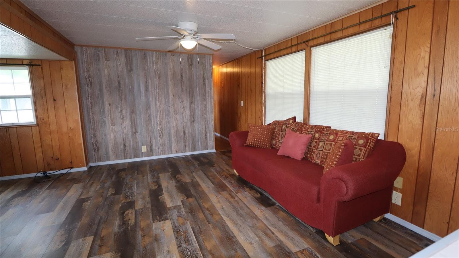 to spacious living... - 417 NE 64TH AVE, OCALA