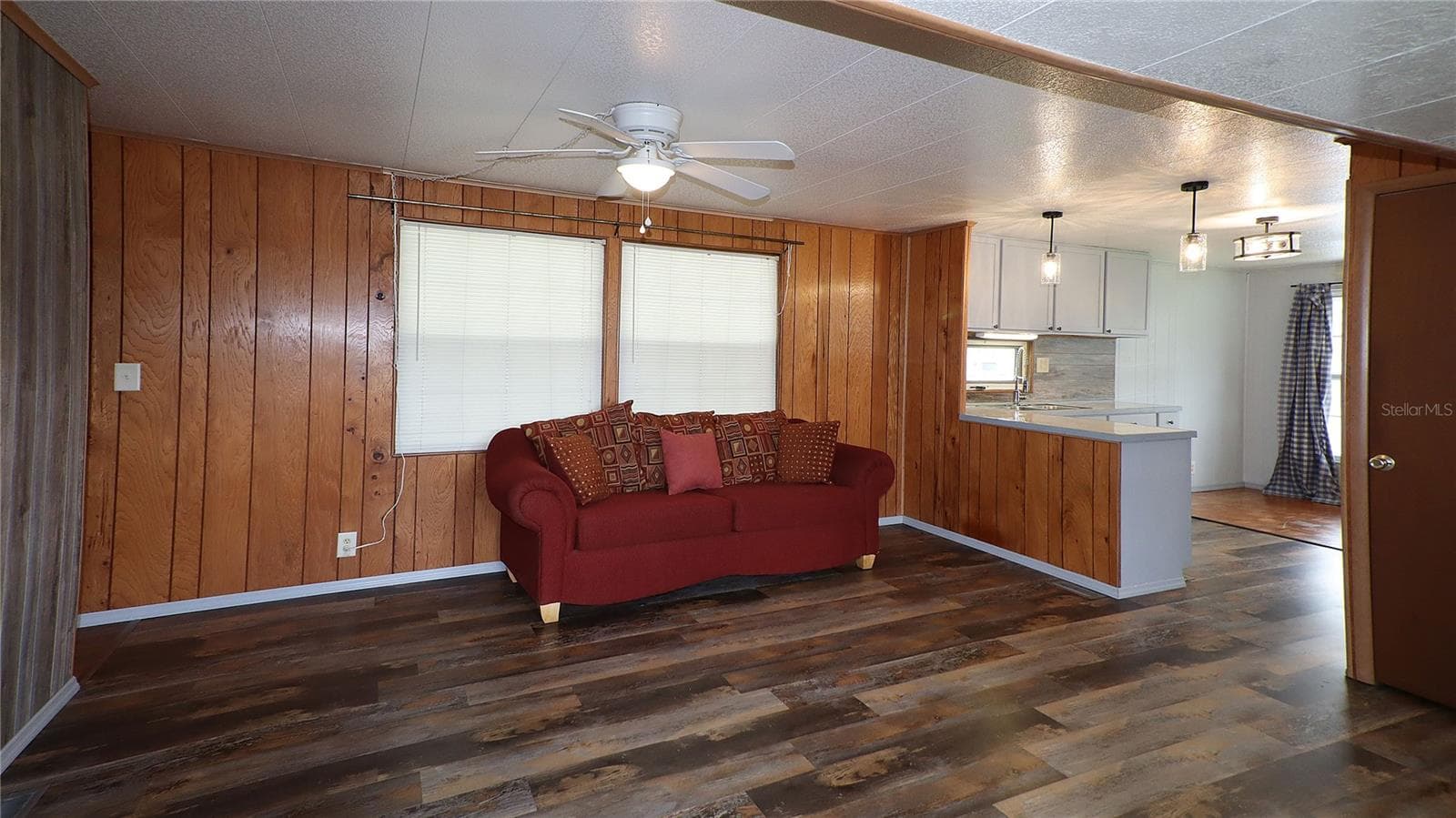 and just steps to.... - 417 NE 64TH AVE, OCALA