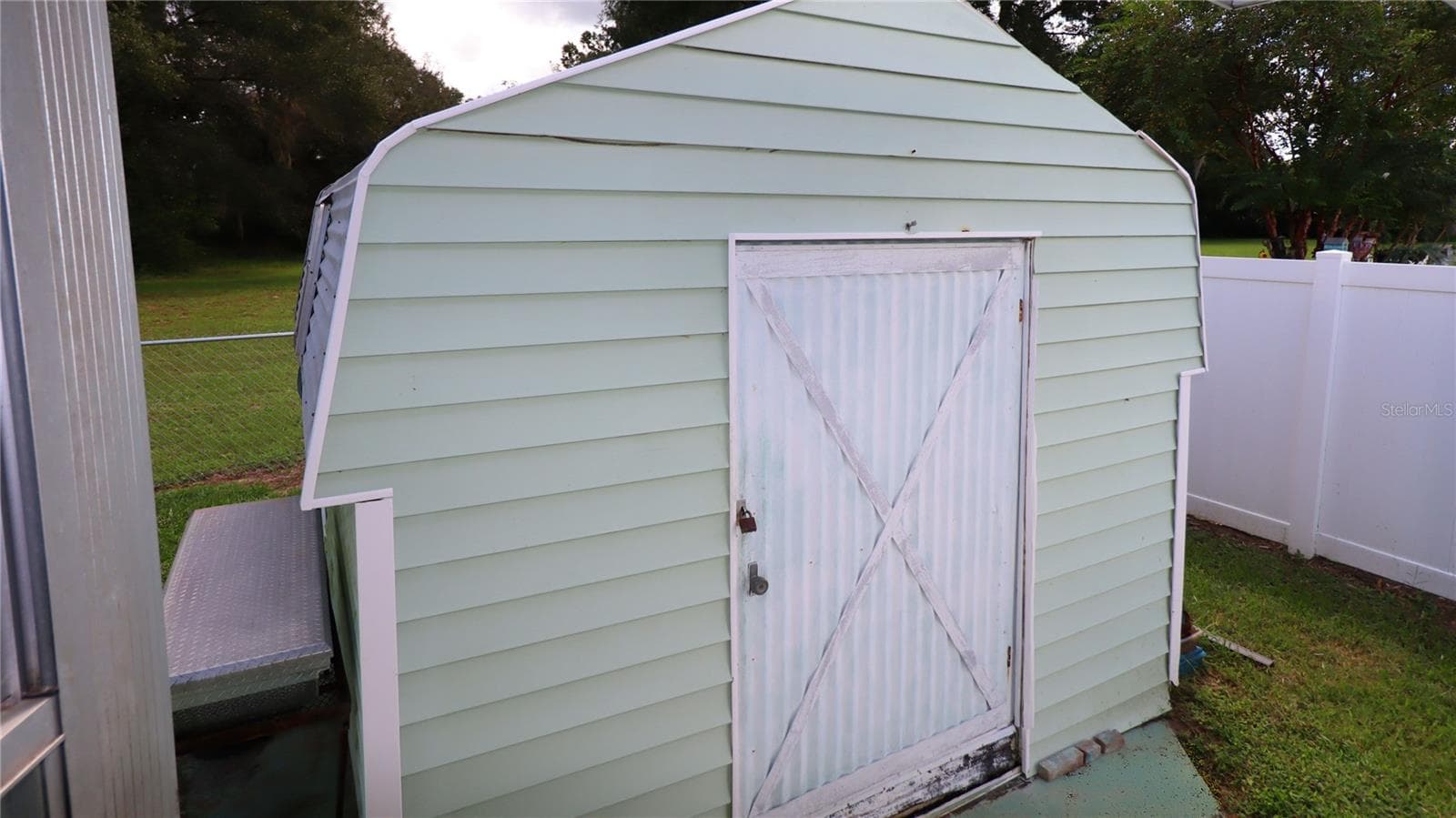 plus a separate storage building. - 417 NE 64TH AVE, OCALA