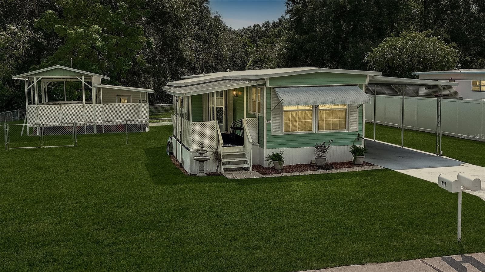 Just a nice home in a nice community! - 417 NE 64TH AVE, OCALA