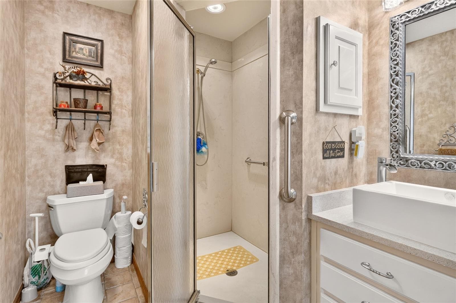 Primary bath - 8699 SE 12TH CT, OCALA