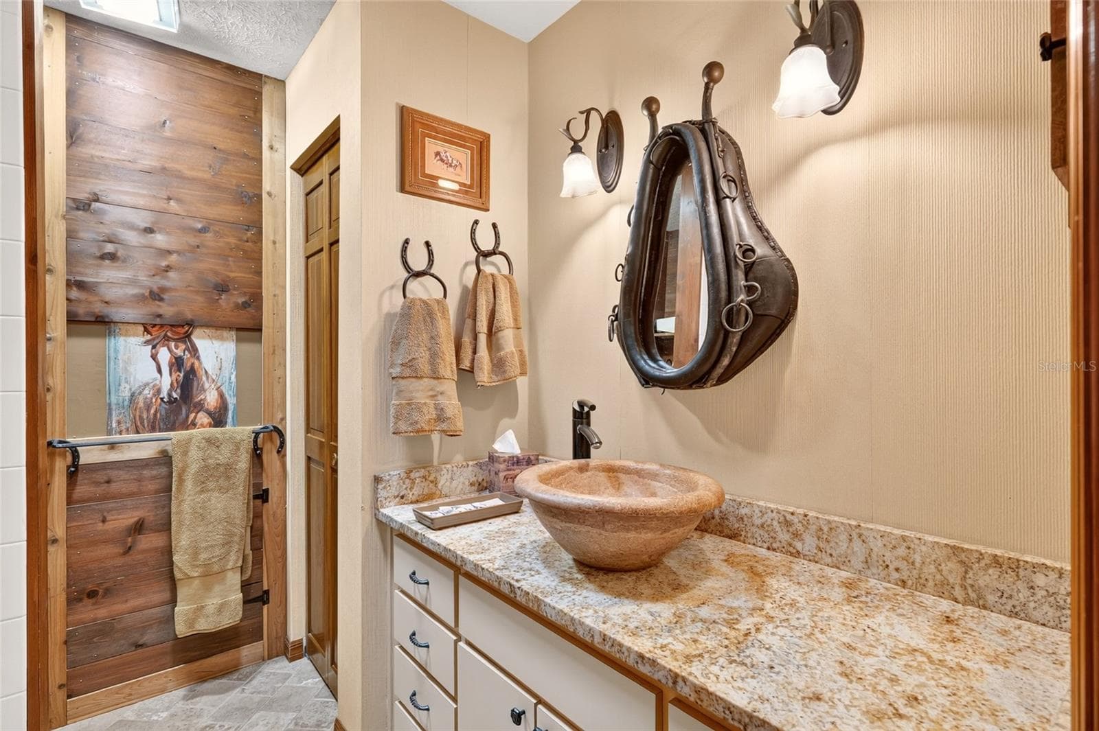 Guest bath 2 - 8699 SE 12TH CT, OCALA