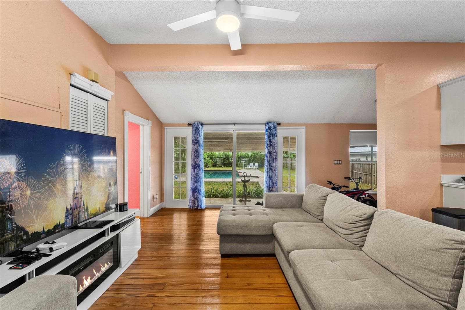 Single Family Residence at 1031 WALTHAM AVE, ORLANDO, photo 2 of 30