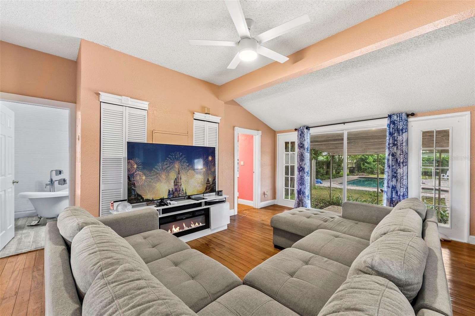 Single Family Residence at 1031 WALTHAM AVE, ORLANDO, photo 4 of 30